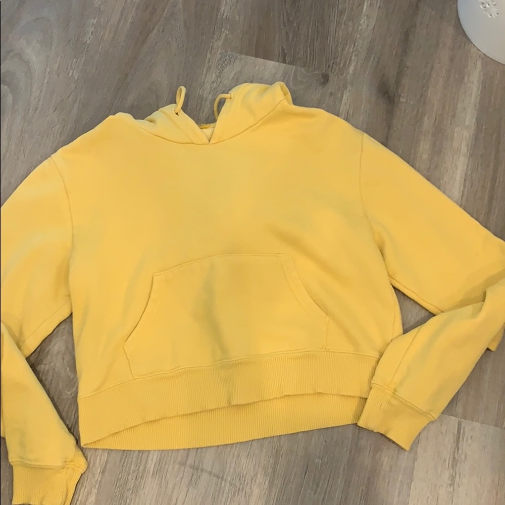 brandy melville mustard color cropped sweater